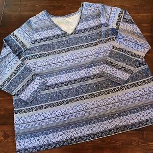 Woman Within Size 30/32 Long Sleeve V Neck Knit Top in Blue Floral Print